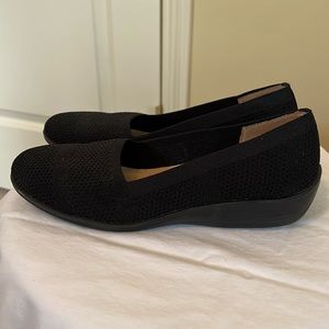Life Stride Black low heel shoes.